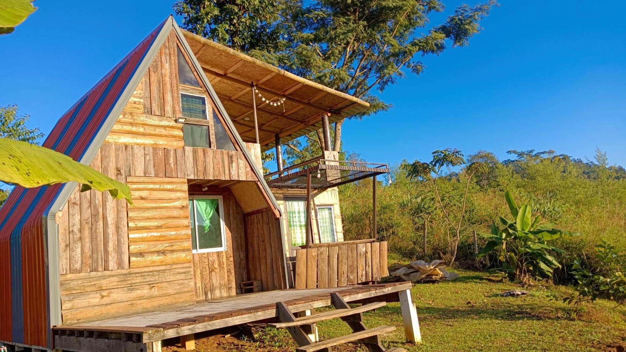 ไร่นิธิสุนทร Nithisoonthon Farmstay Mae Hong Son Ngoại thất bức ảnh